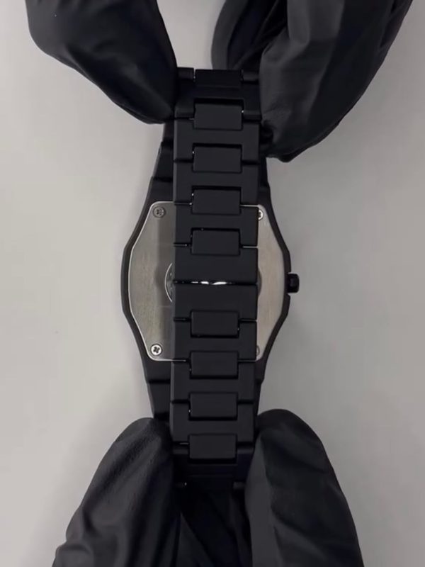 Aura Quartz Watch – Sleek Black, Lightweight Design with Arabic Numerals